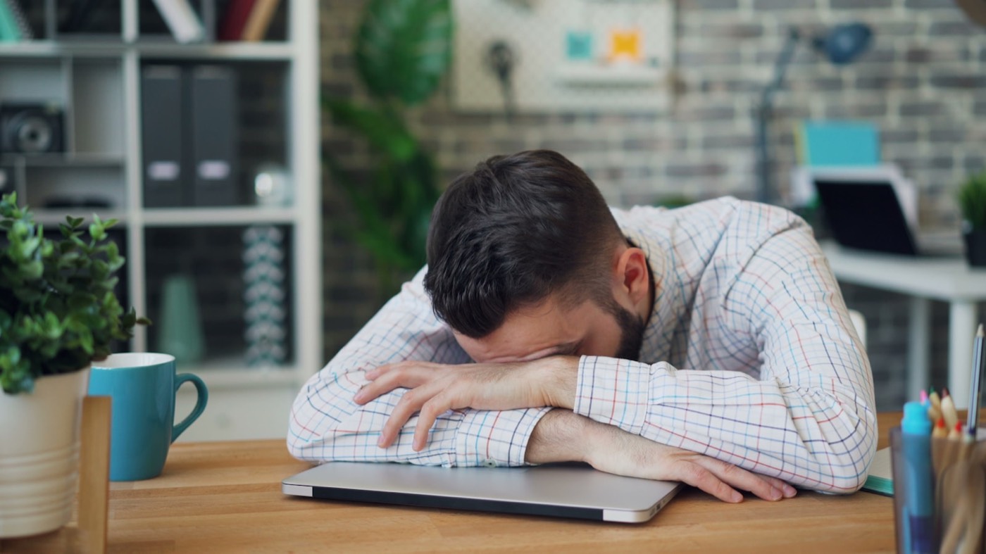 Vyhoření (burnout): Jak ho poznat a jak se z něj dostat